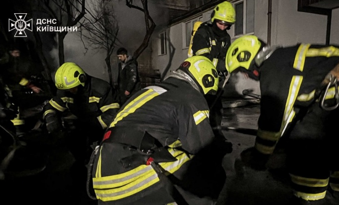 У Вишгороді часткового зруйновано висотку, є жертва та постраждалі: фото наслідків атаки РФ 